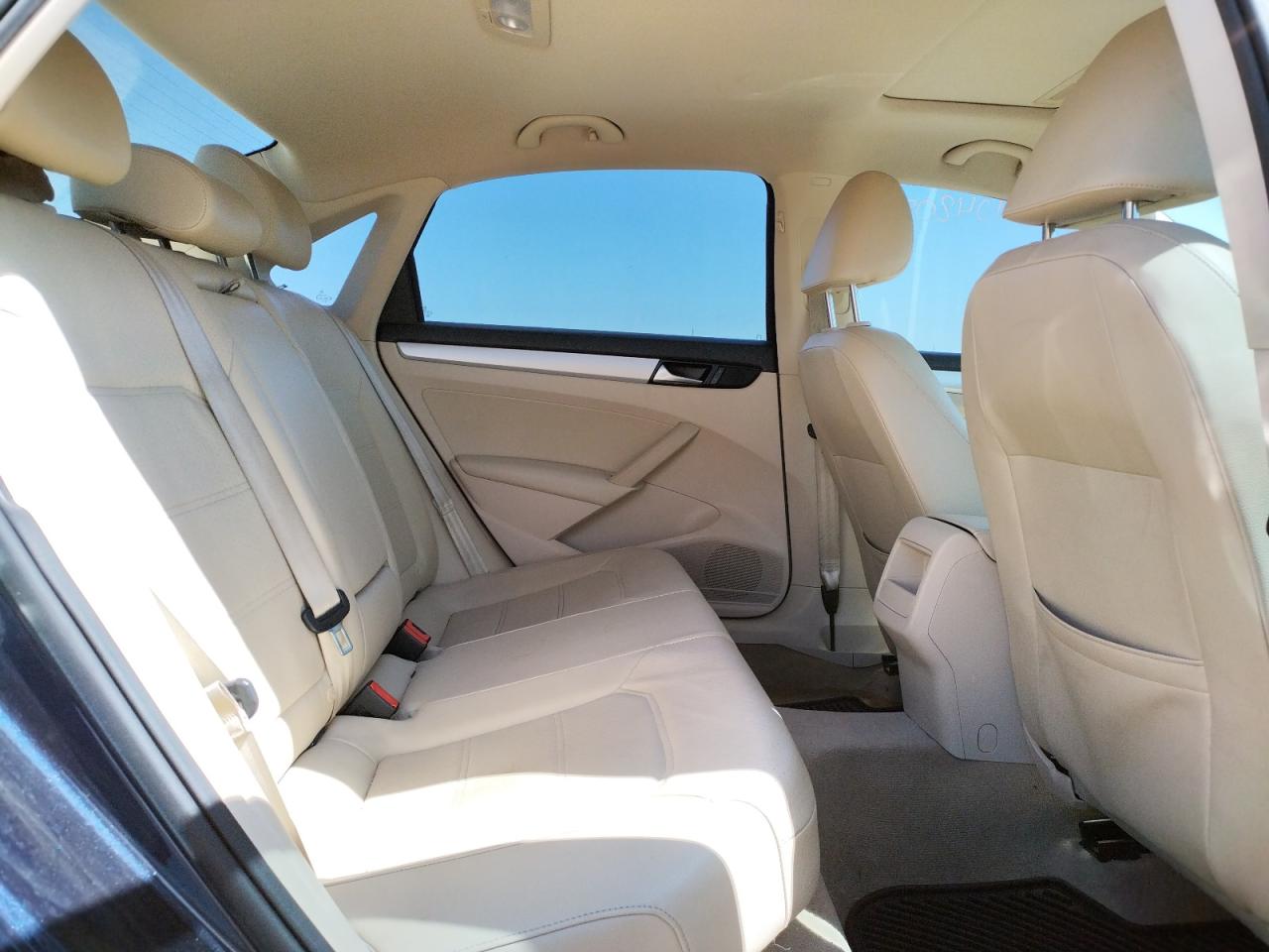 Photo 6 from auction – 2012 VOLKSWAGEN PASSAT SE with VIN 1VWBP7A3XCC043492