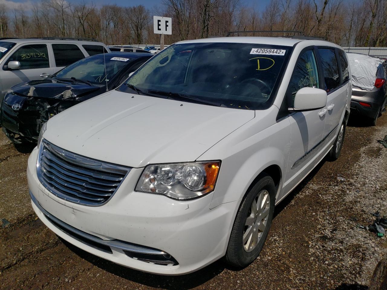 Photo 2 from auction – 2014 CHRYSLER TOWN & COU with VIN 2C4RC1BGXER326092