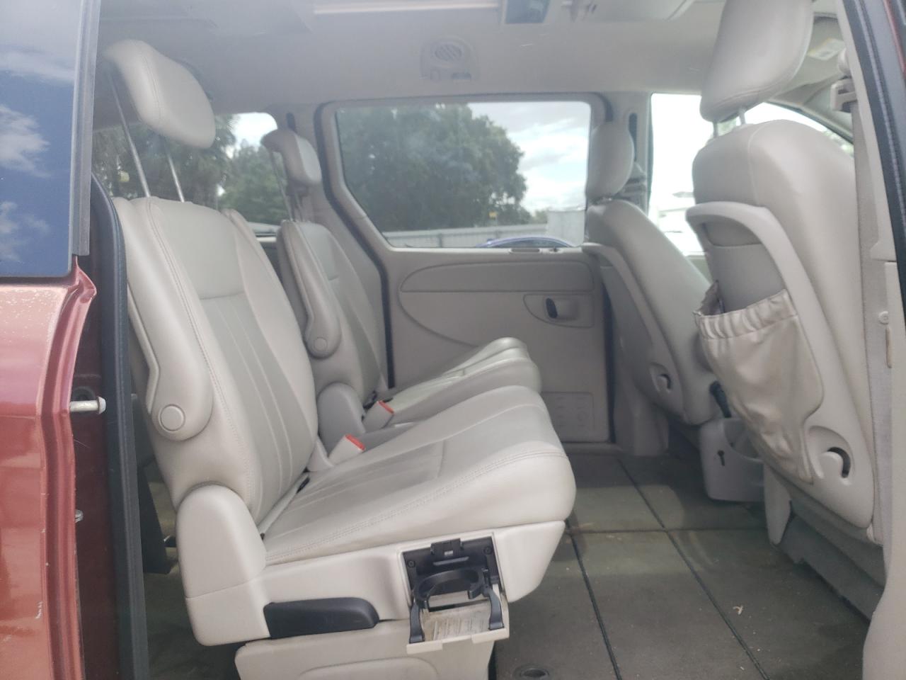 Photo 6 from auction – 2007 CHRYSLER TOWN & COU with VIN 2A8GP54L87R295773