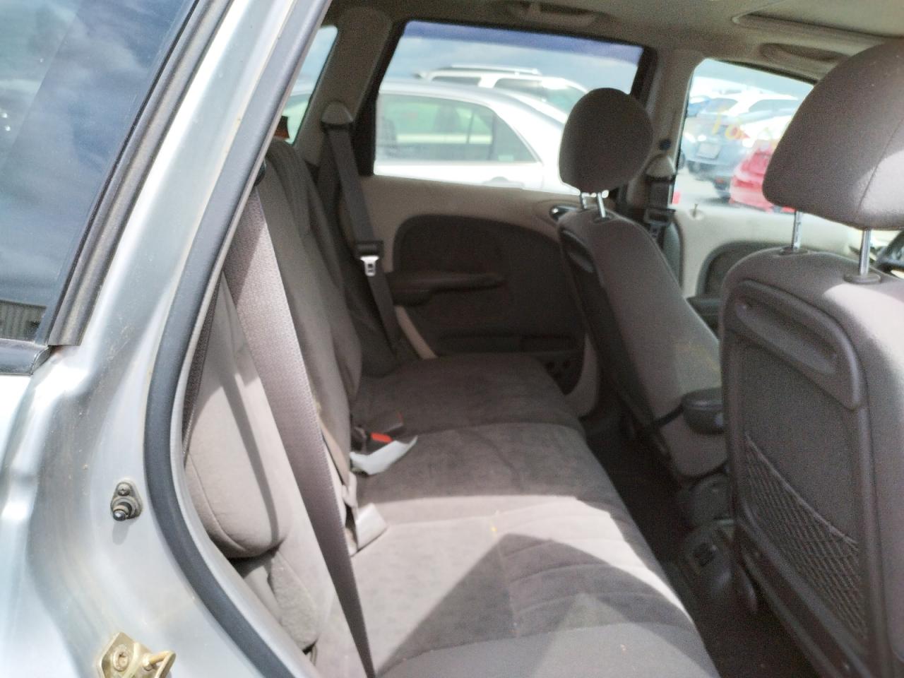 Photo 6 from auction – 2002 CHRYSLER PT CRUISER with VIN 3C8FY58B12T258537