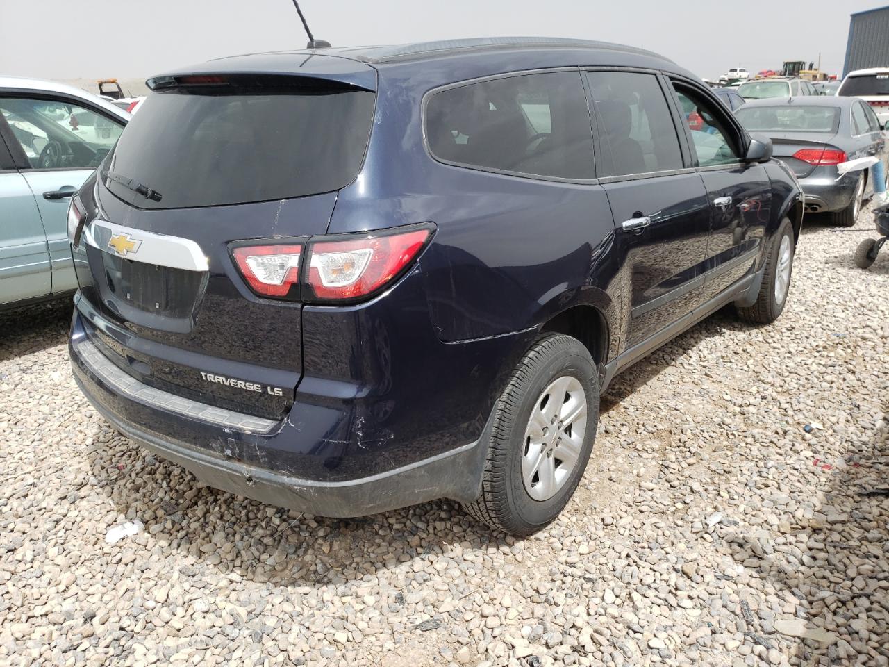 Photo 4 from auction – 2015 CHEVROLET TRAVERSE L with VIN 1GNKRFKD8FJ274879