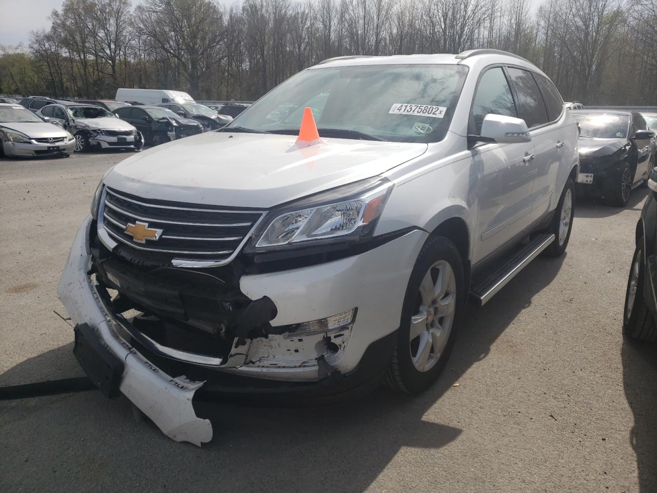 Photo 2 from auction – 2017 CHEVROLET TRAVERSE L with VIN 1GNKRGKD5HJ195727