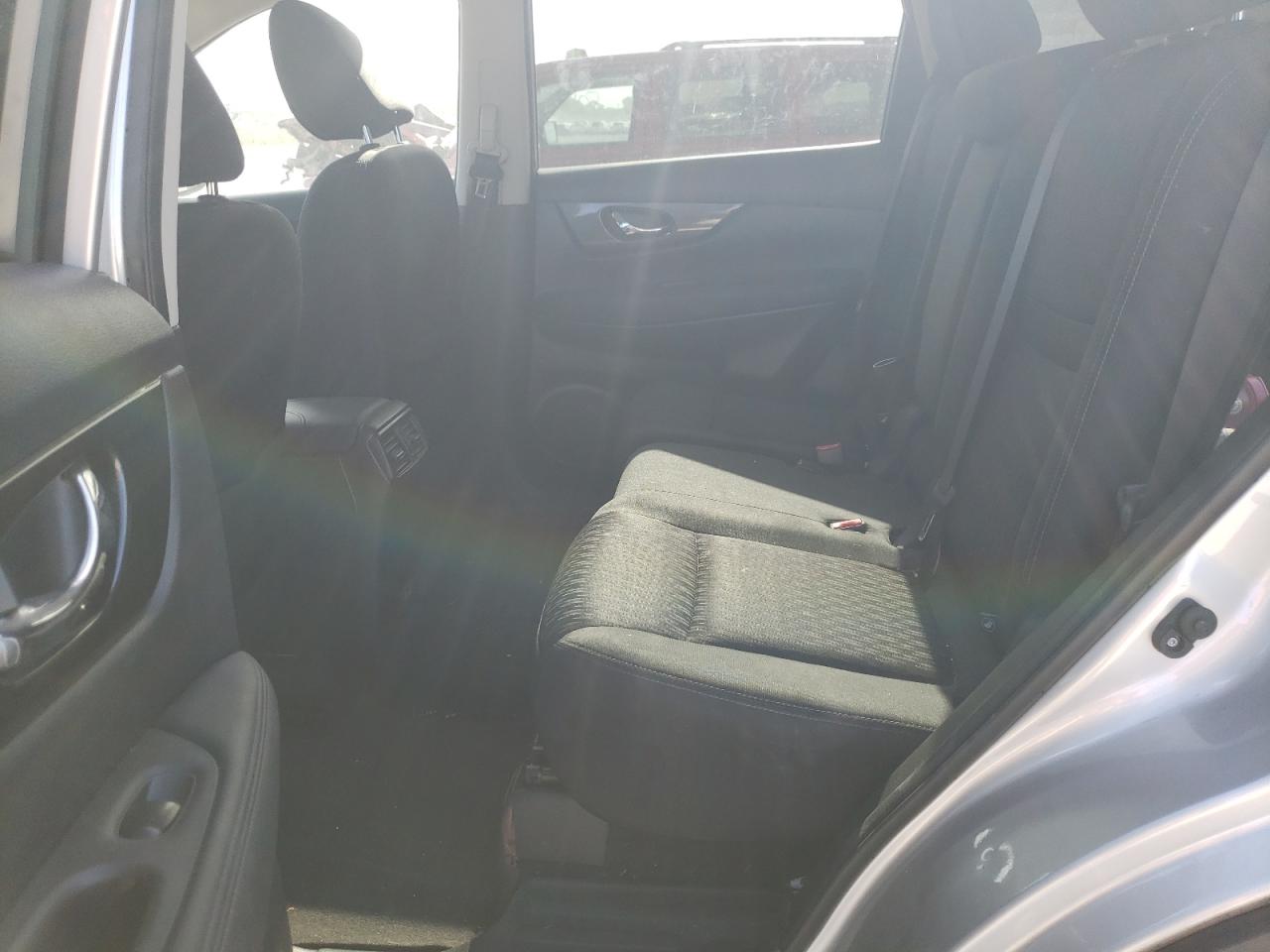 Photo 6 from auction – 2018 NISSAN ROGUE S with VIN KNMAT2MT5JP608357
