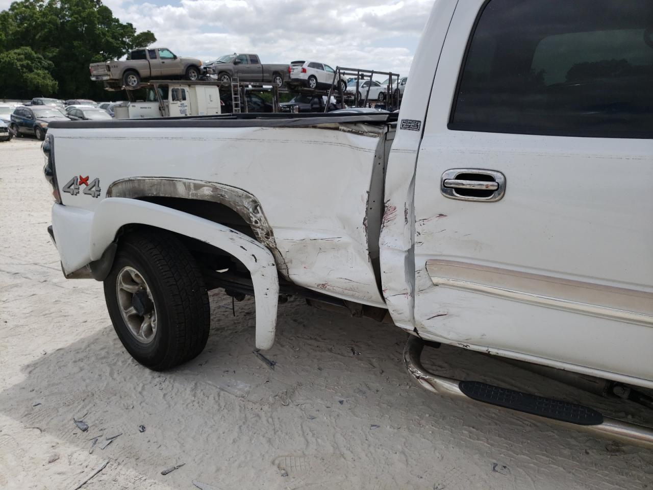 Photo 9 from auction – 2004 CHEVROLET SILVERADO with VIN 1GCHK232X4F233523