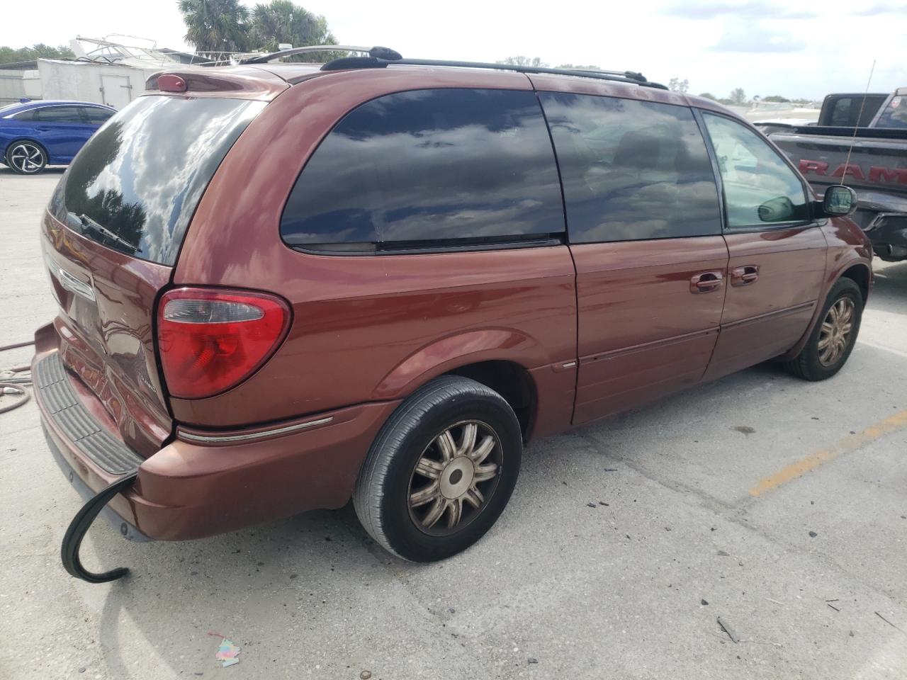 Photo 4 from auction – 2007 CHRYSLER TOWN & COU with VIN 2A8GP54L87R295773