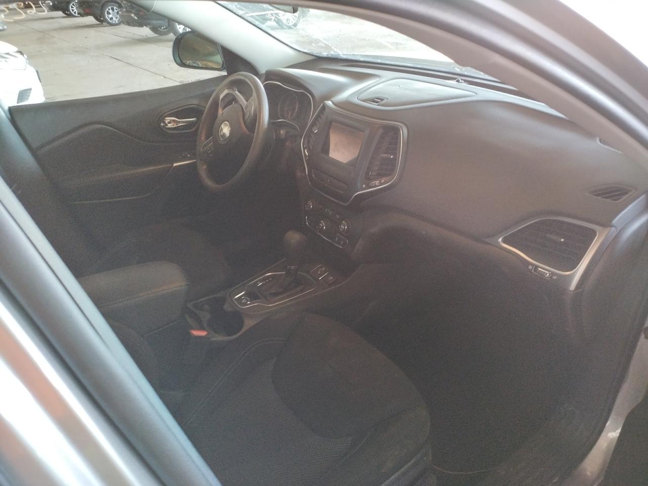 Photo 5 from auction – 2020 JEEP CHEROKEE L with VIN 1C4PJLCB5LD653317