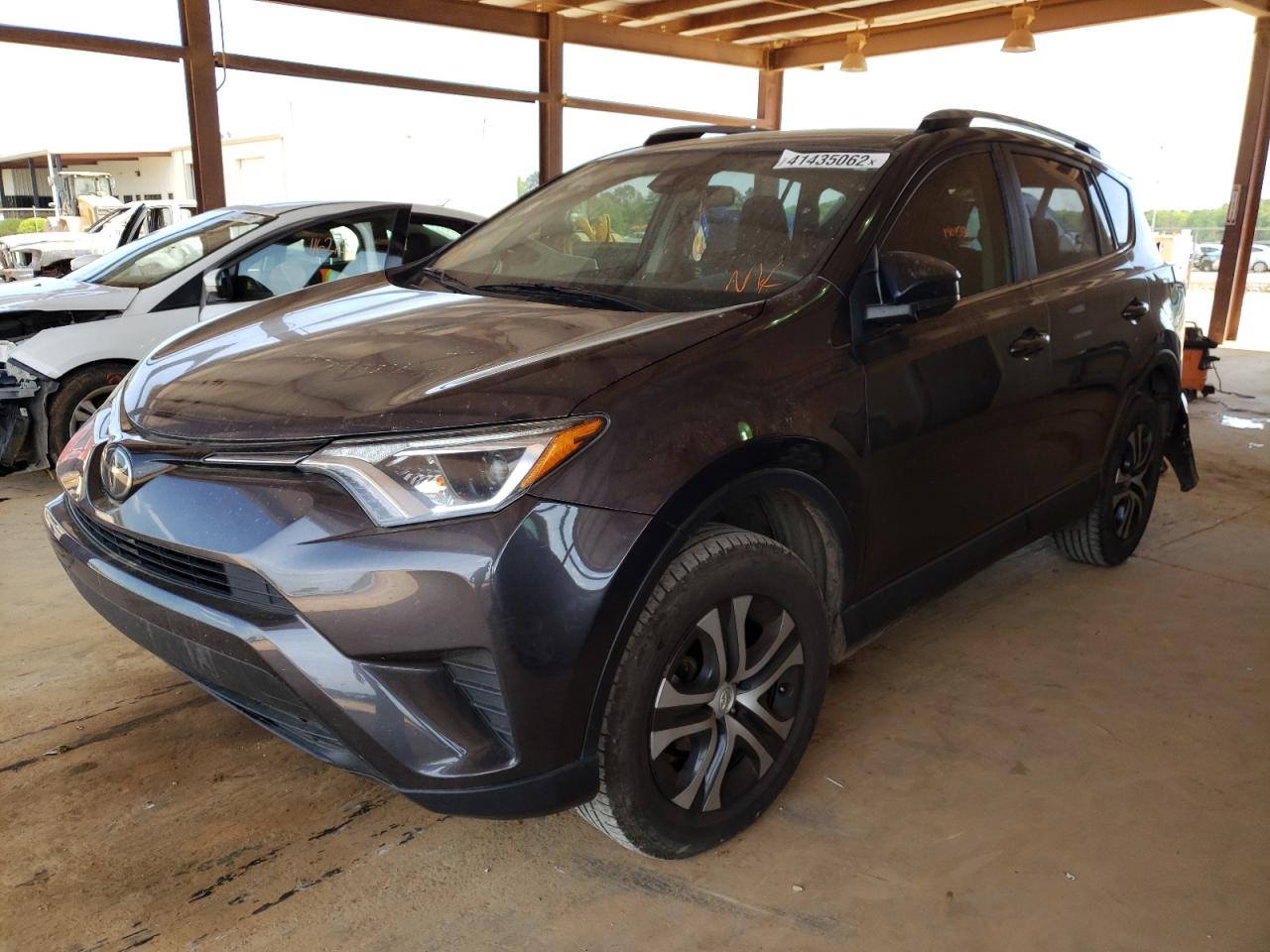 Photo 2 from auction – 2018 TOYOTA RAV4 LE with VIN JTMZFREV2JJ188627
