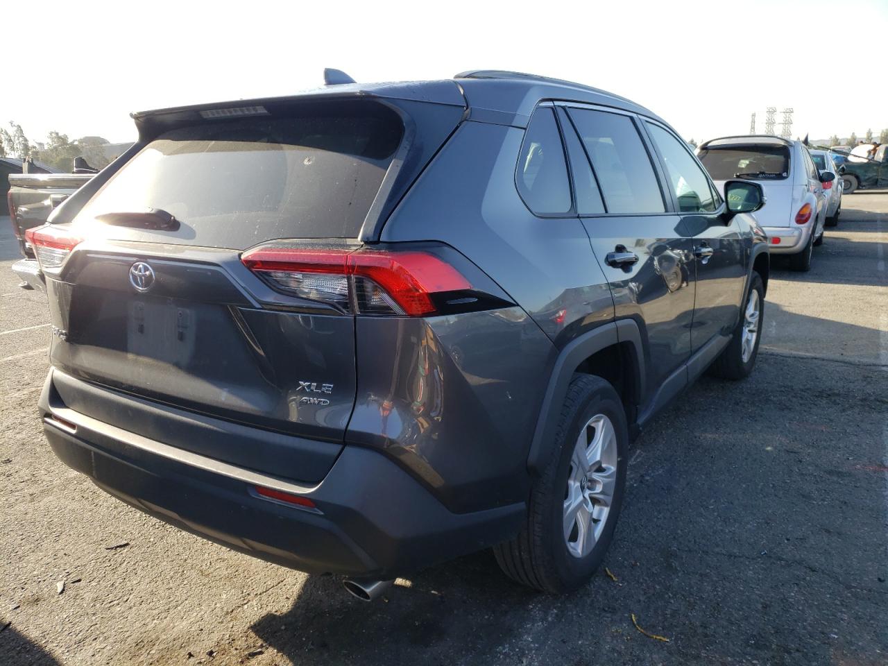 Photo 4 from auction – 2020 TOYOTA RAV4 XLE with VIN 2T3P1RFV9LC090169