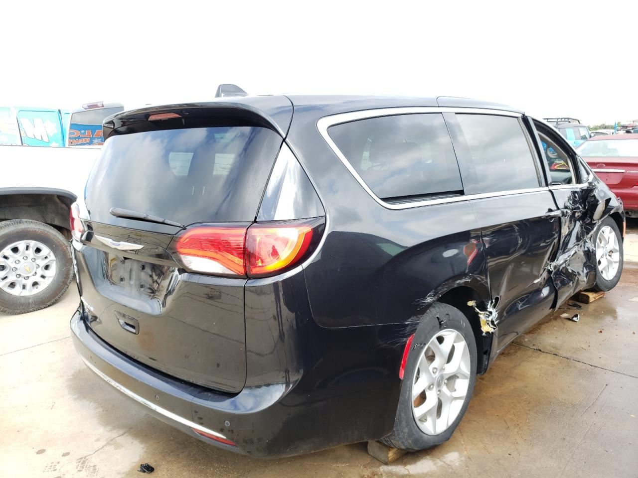 Photo 4 from auction – 2018 CHRYSLER PACIFICA T with VIN 2C4RC1FG1JR270905