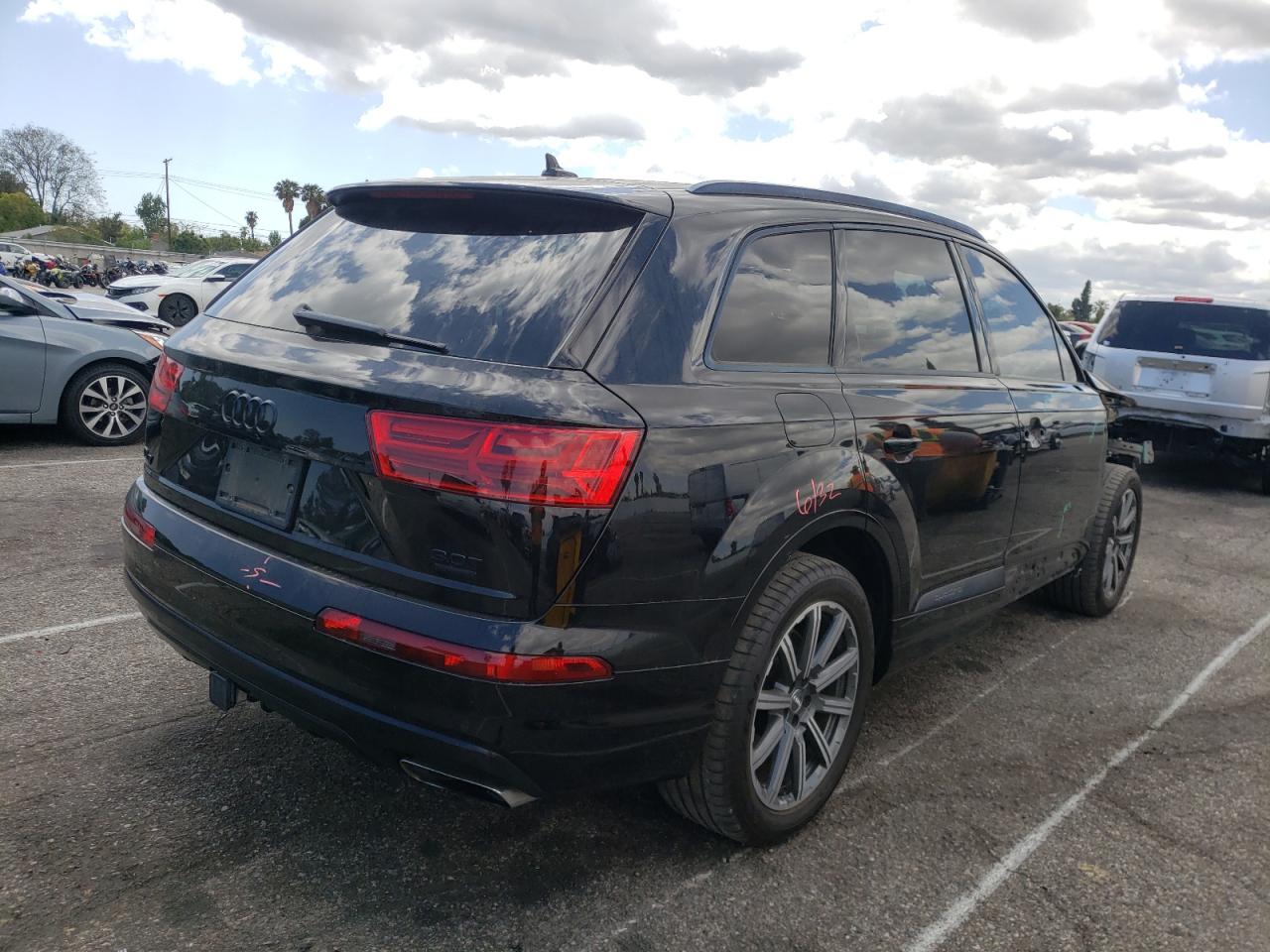 Photo 4 from auction – 2017 AUDI Q7 PREMIUM with VIN WA1LAAF7XHD024504