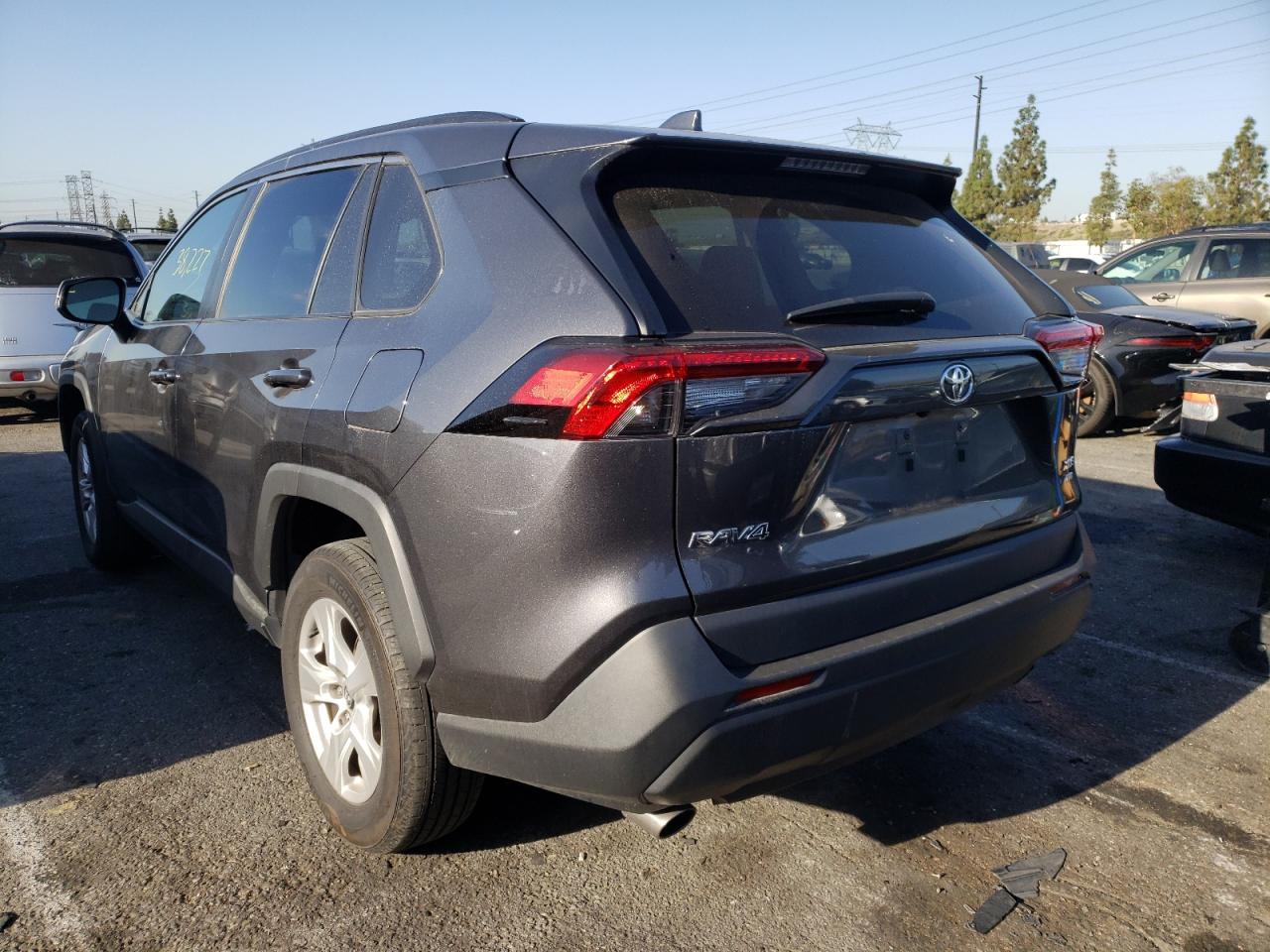 Photo 3 from auction – 2020 TOYOTA RAV4 XLE with VIN 2T3P1RFV9LC090169
