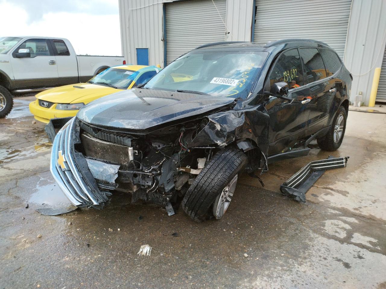 Photo 2 from auction – 2015 CHEVROLET TRAVERSE L with VIN 1GNKRGKD7FJ201685