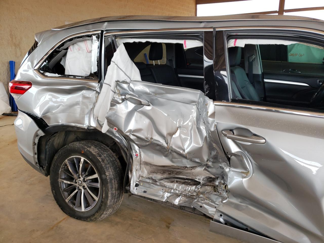 Photo 9 from auction – 2018 TOYOTA HIGHLANDER with VIN 5TDKZRFH1JS548345