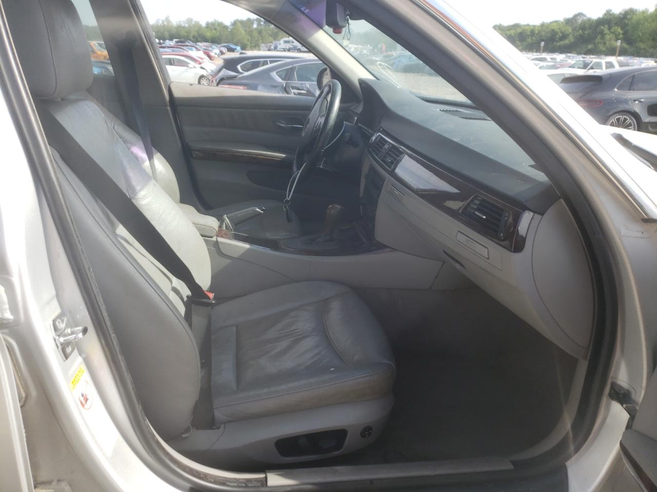 Photo 5 from auction – 2006 BMW 330 I with VIN WBAVB33586PS11081