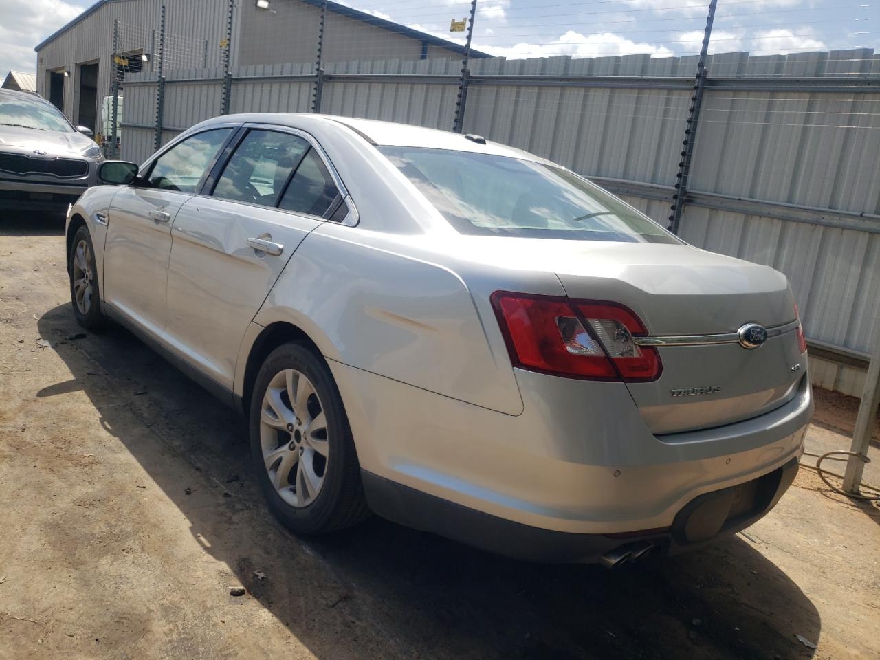 Photo 3 from auction – 2011 FORD TAURUS SEL with VIN 1FAHP2EW1BG168608