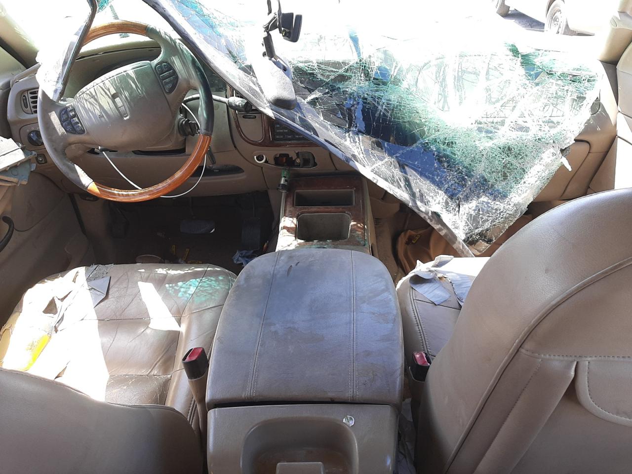 Photo 9 from auction – 2000 LINCOLN NAVIGATOR with VIN 5LMRU27A7YLJ05949