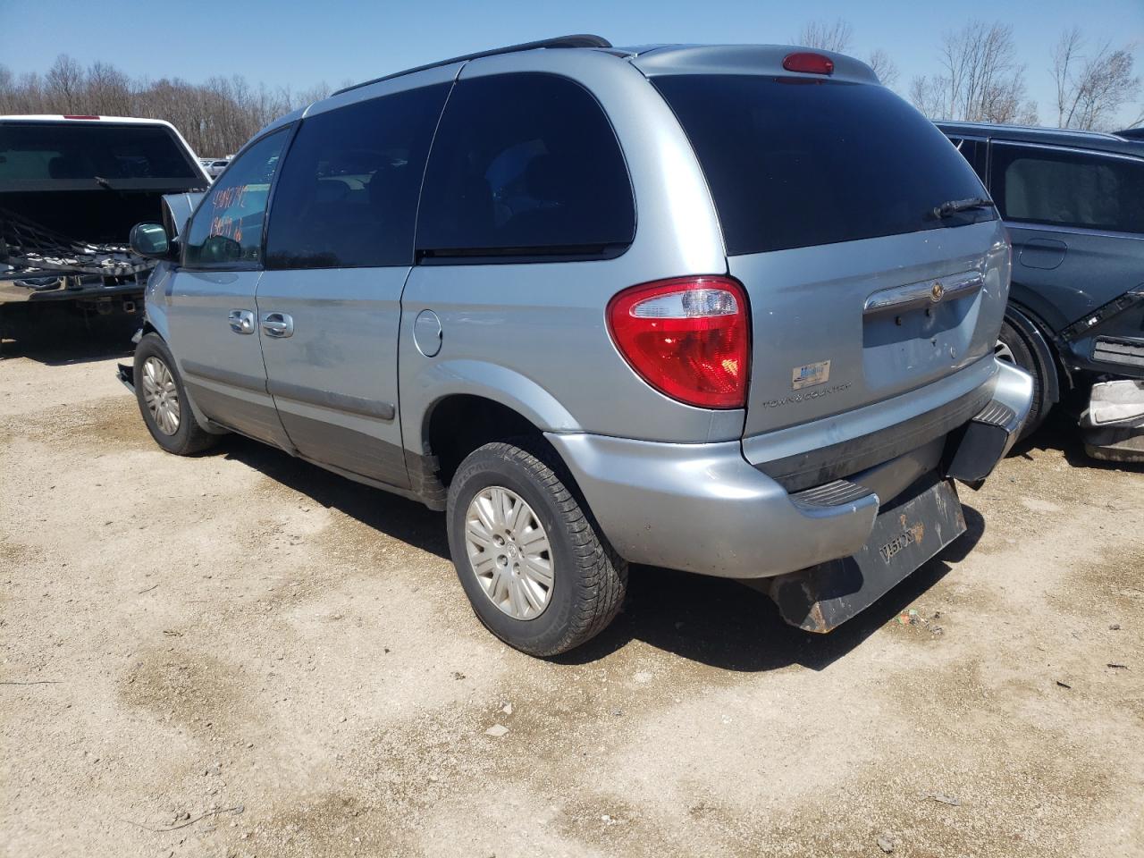 Photo 3 from auction – 2006 CHRYSLER TOWN & COU with VIN 1A4GP45R56B717896