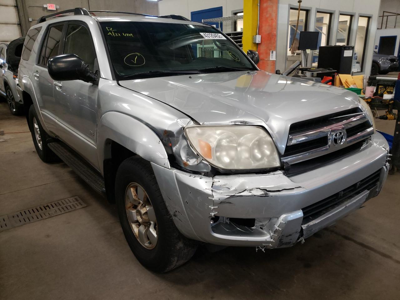 TOYOTA 4RUNNER SR 2005 with VIN JTEZU14R550063933 - Photo from auction