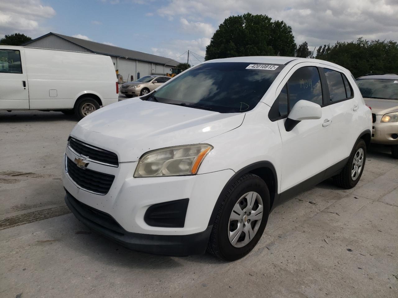 Photo 2 from auction – 2015 CHEVROLET TRAX LS with VIN 3GNCJKSB9FL256824