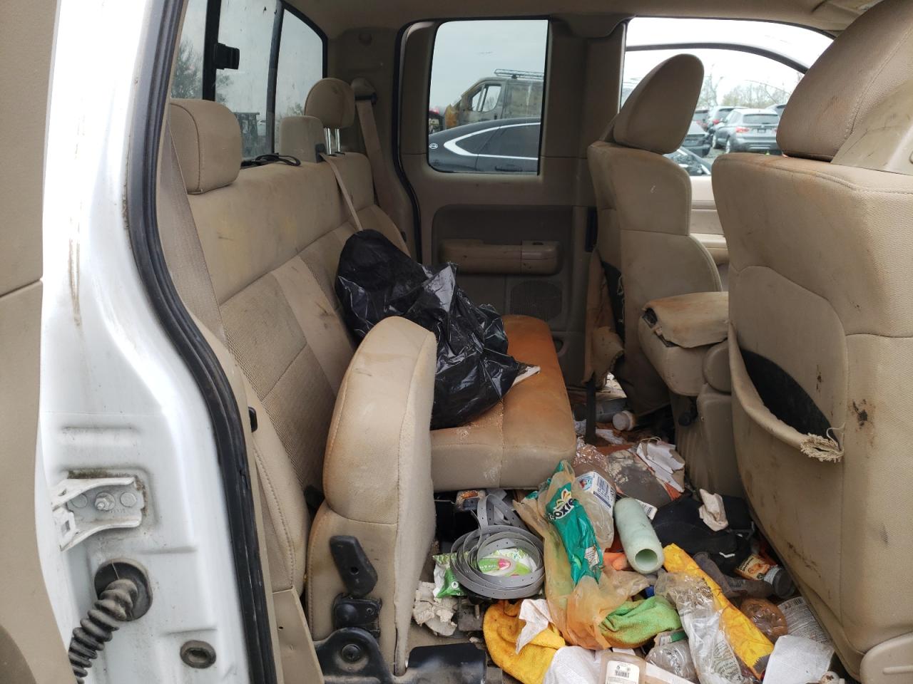 Photo 6 from auction – 2005 FORD F150 with VIN 1FTPX14595NA28640