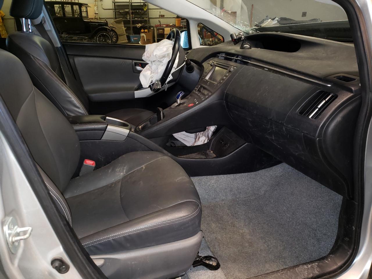 Photo 5 from auction – 2013 TOYOTA PRIUS with VIN JTDKN3DU5D5552384