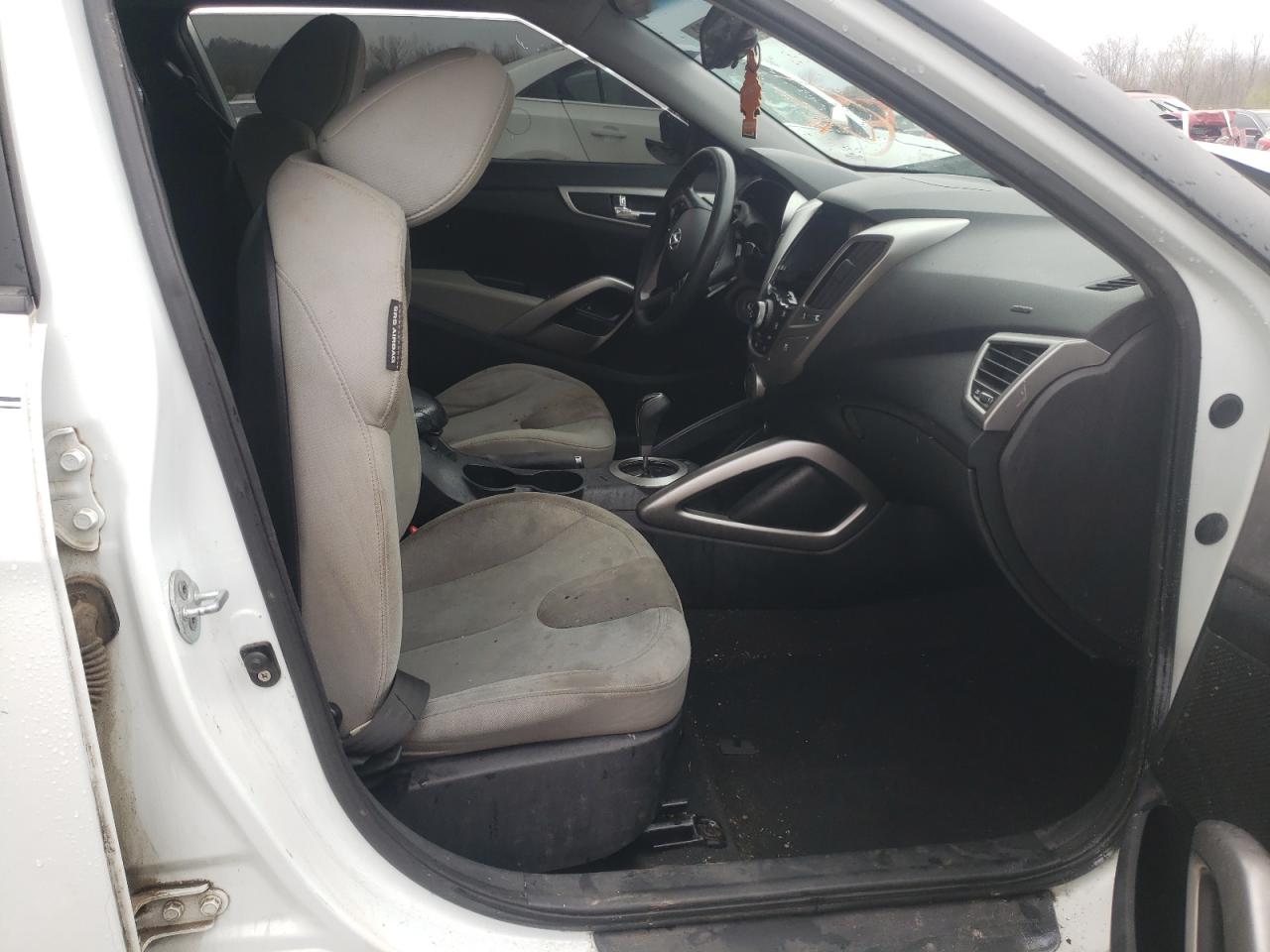 Photo 5 from auction – 2012 HYUNDAI VELOSTER with VIN KMHTC6AD8CU043843