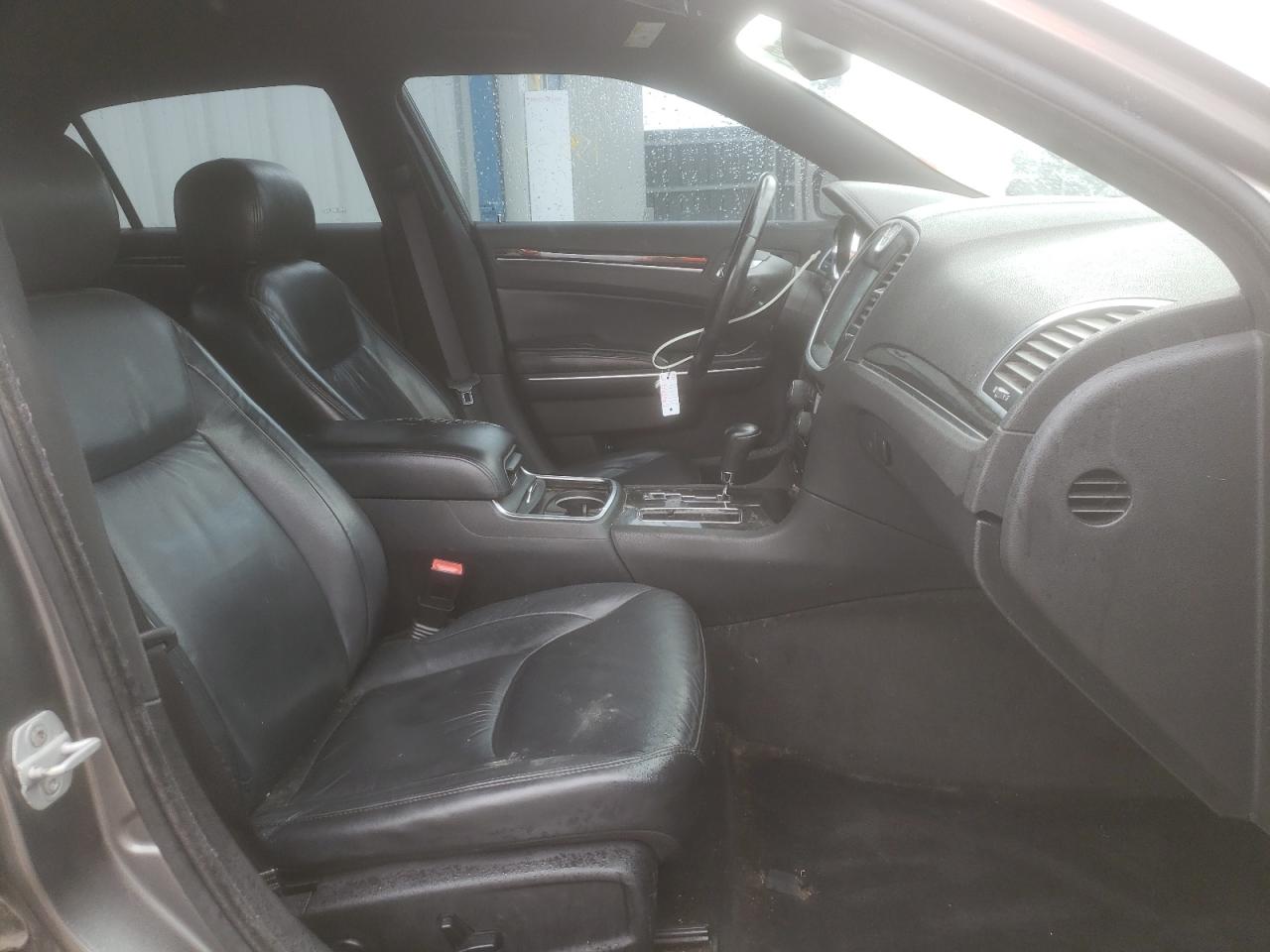 Photo 5 from auction – 2011 CHRYSLER 300 LIMITE with VIN 2C3CA5CG1BH592348