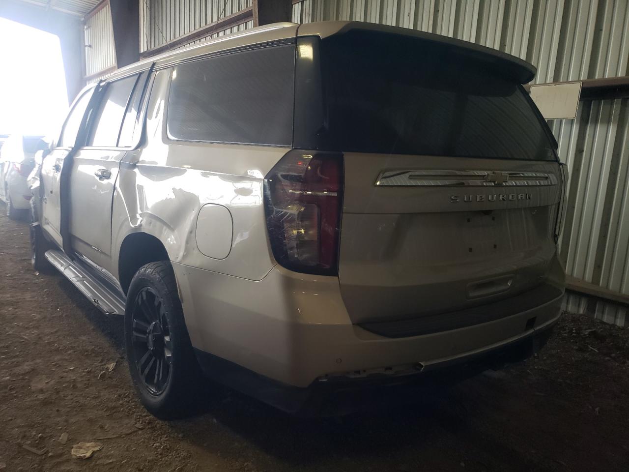 Photo 3 from auction – 2021 CHEVROLET SUBURBAN C with VIN 1GNSCCKD0MR142116