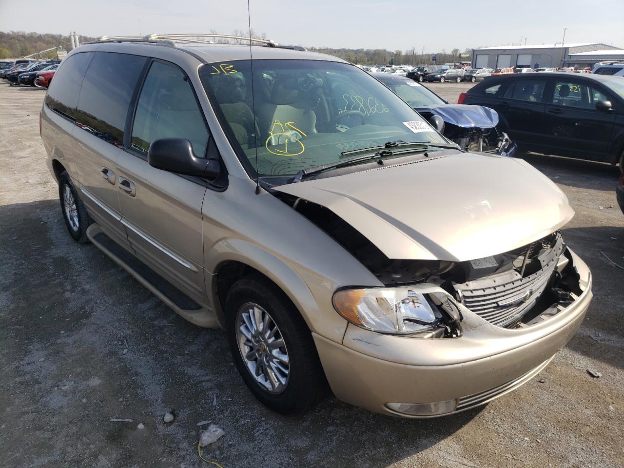 CHRYSLER TOWN & COU 2002 with VIN 2C8GP64L62R797282 - Photo from auction