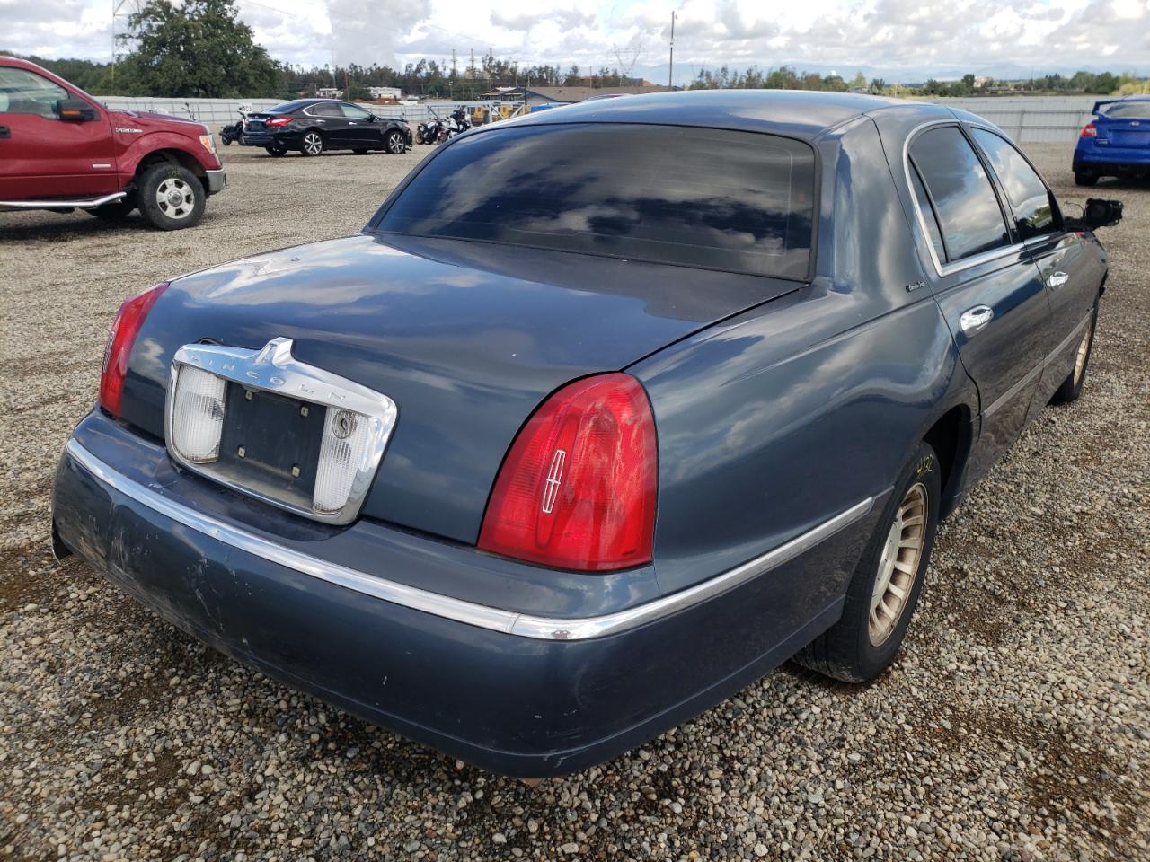 Photo 4 from auction – 1998 LINCOLN TOWN CAR E with VIN 1LNFM81W4WY646079