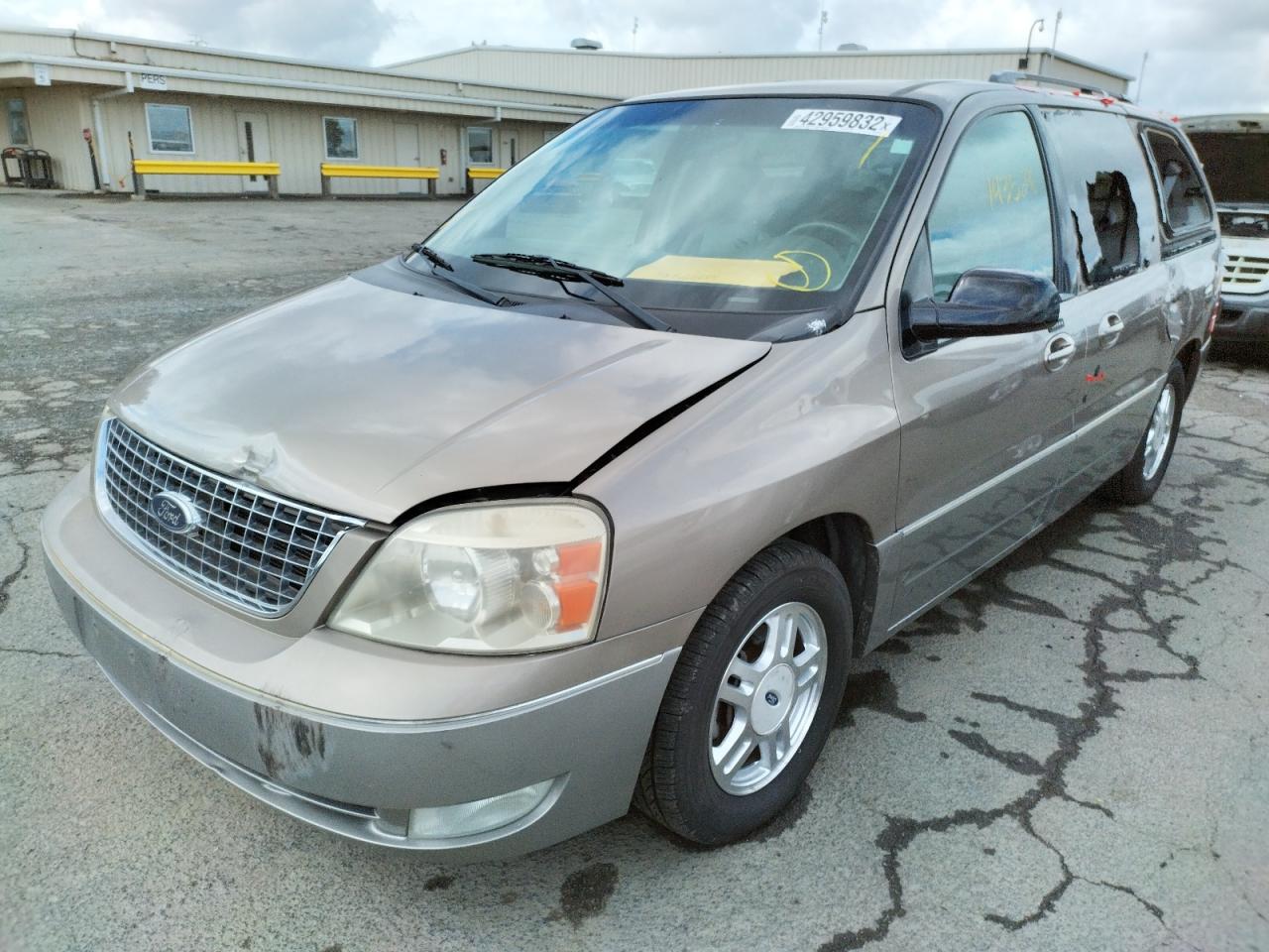 Photo 2 from auction – 2004 FORD FREESTAR L with VIN 2FMDA58234BA74305