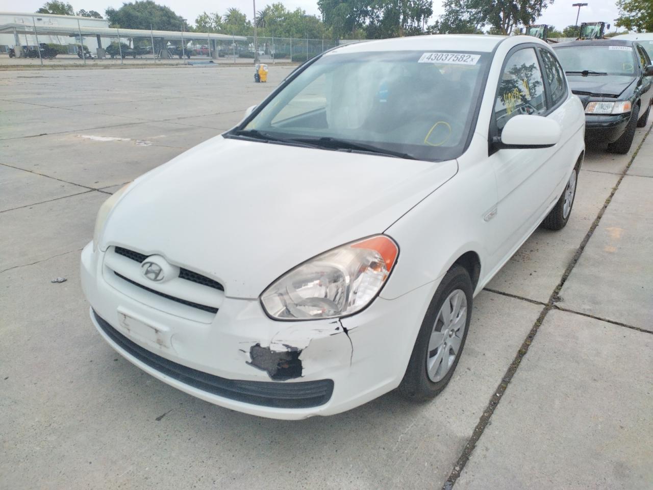 Photo 2 from auction – 2010 HYUNDAI ACCENT with VIN KMHCM3AC3AU182634