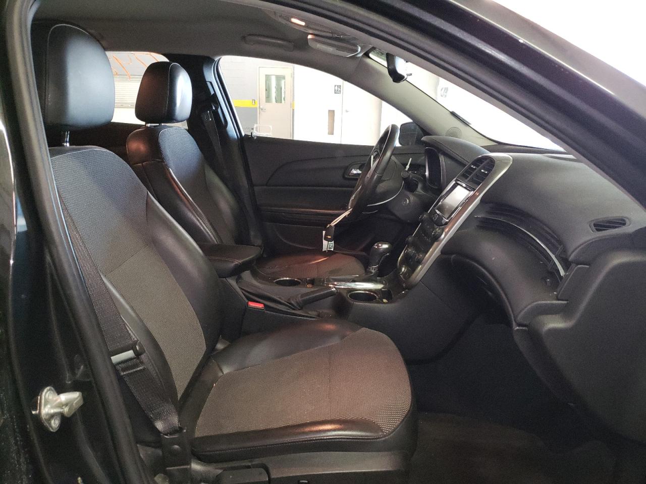 Photo 5 from auction – 2015 CHEVROLET MALIBU 2LT with VIN 1G11D5SL0FF121509