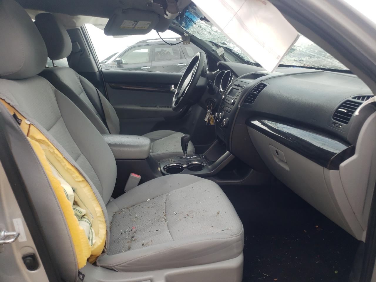Photo 5 from auction – 2013 KIA SORENTO LX with VIN 5XYKT4A26DG369792