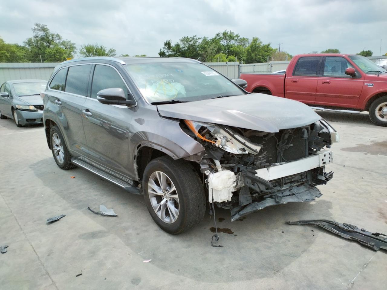 TOYOTA HIGHLANDER 2015 with VIN 5TDKKRFH3FS057593 - Photo from auction