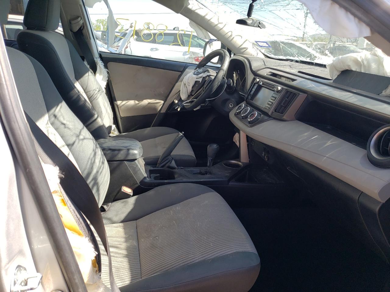 Photo 5 from auction – 2015 TOYOTA RAV4 LE with VIN 2T3ZFREV9FW154077