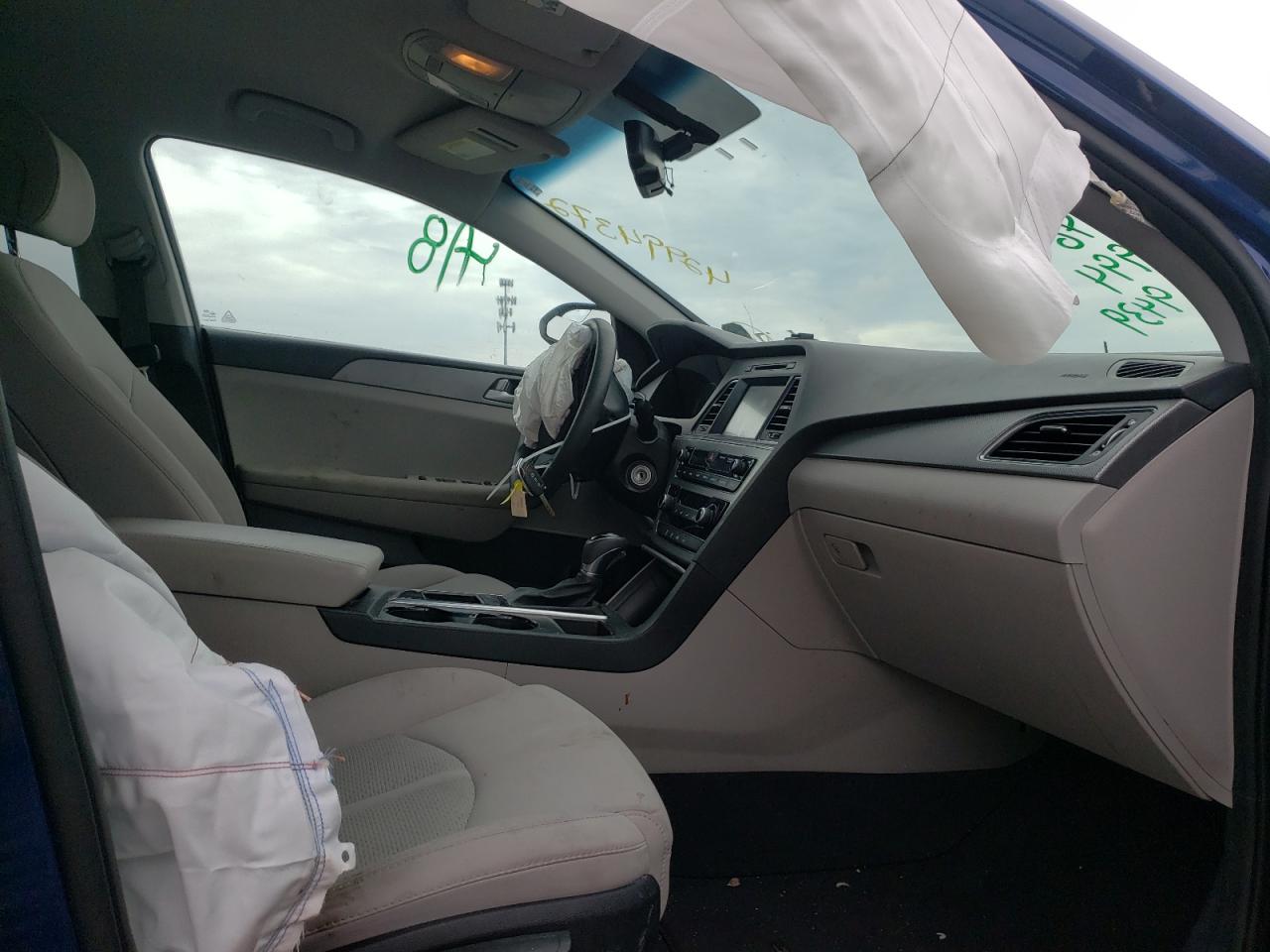 Photo 5 from auction – 2016 HYUNDAI SONATA SE with VIN 5NPE24AF8GH382303