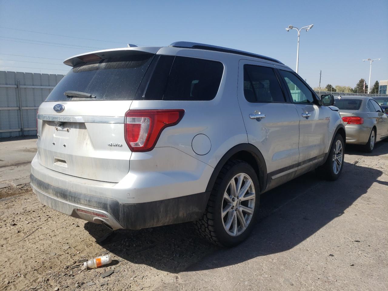 Photo 4 from auction – 2017 FORD EXPLORER L with VIN 1FM5K8F82HGC93863