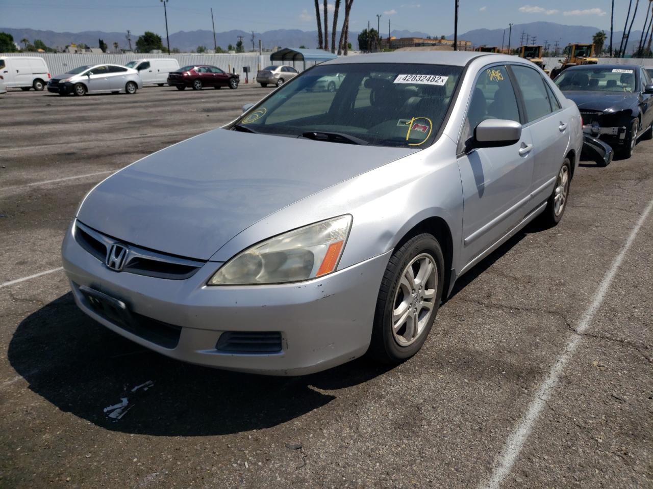 Photo 2 from auction – 2007 HONDA ACCORD with VIN JHMCM56337C021948