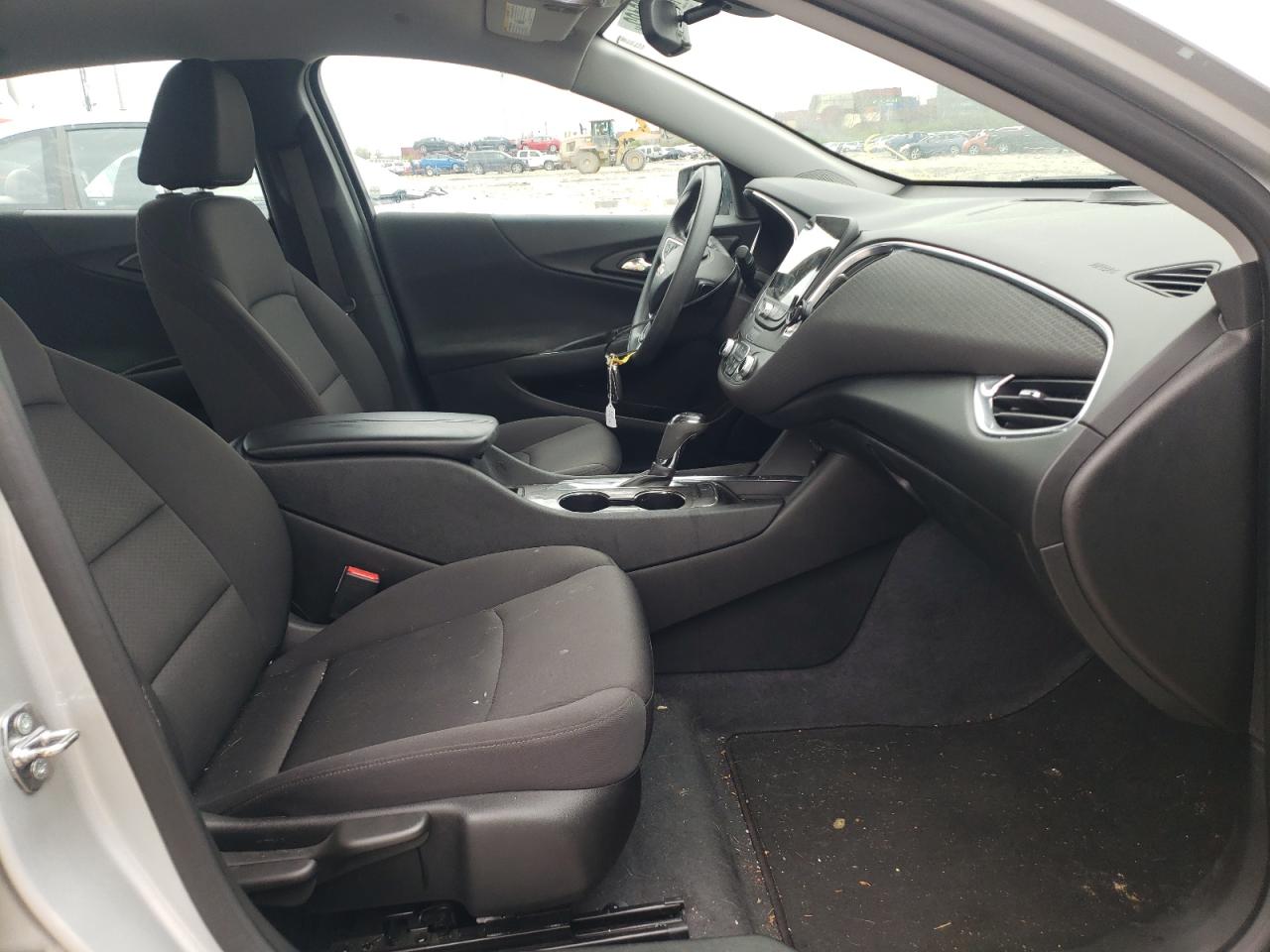 Photo 5 from auction – 2019 CHEVROLET MALIBU LT with VIN 1G1ZD5ST8KF168476