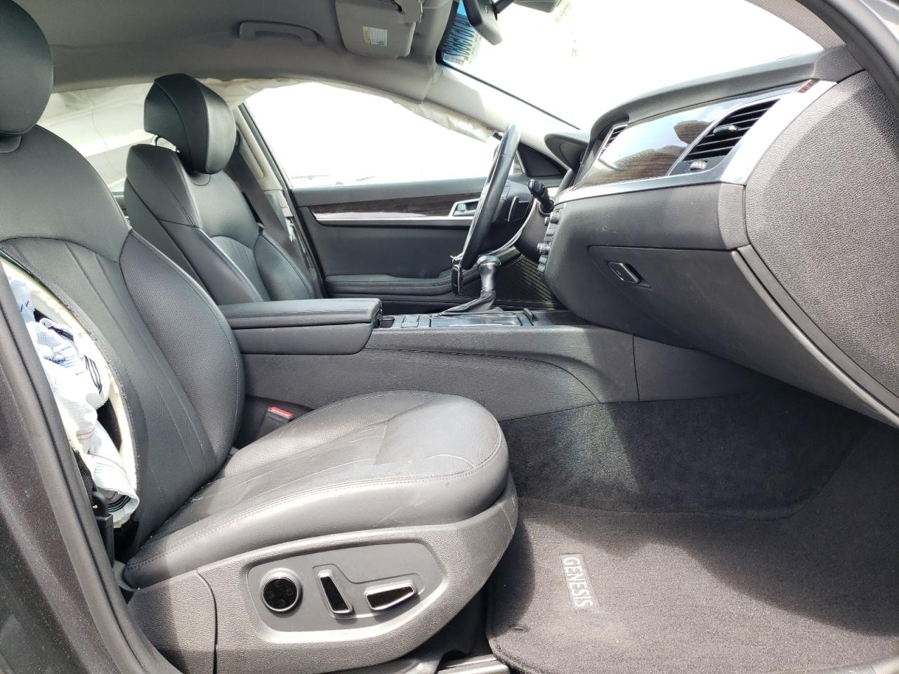 Photo 5 from auction – 2018 GENESIS G80 with VIN KMHGN4JE2JU223681