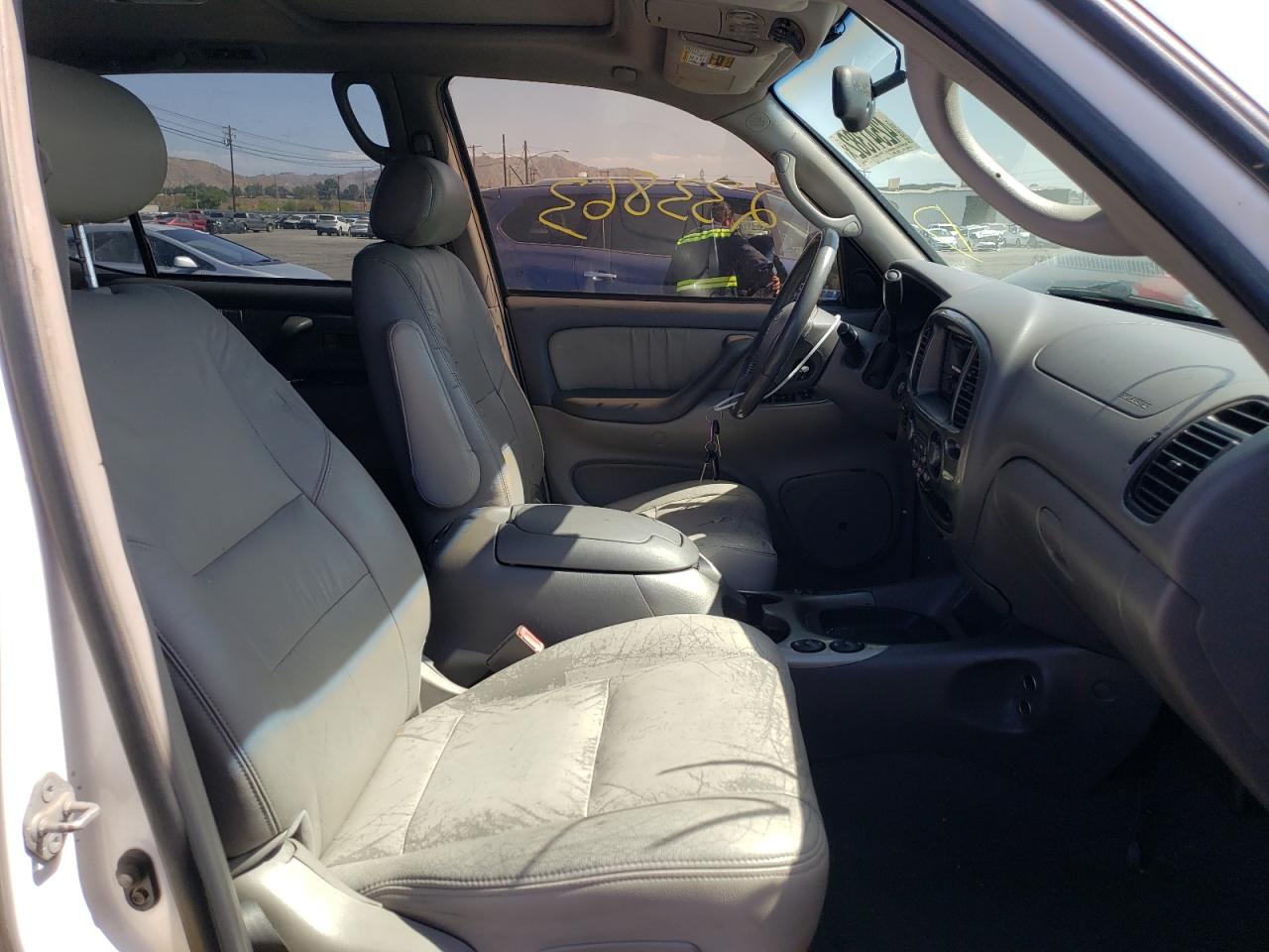 Photo 5 from auction – 2003 TOYOTA SEQUOIA LI with VIN 5TDZT38A73S195982