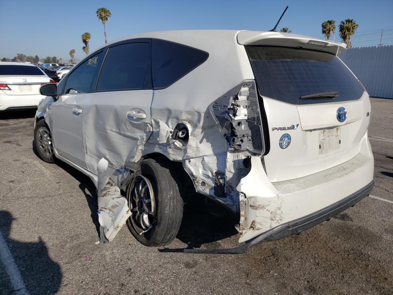 Photo 3 from auction – 2015 TOYOTA PRIUS V with VIN JTDZN3EU5FJ020222