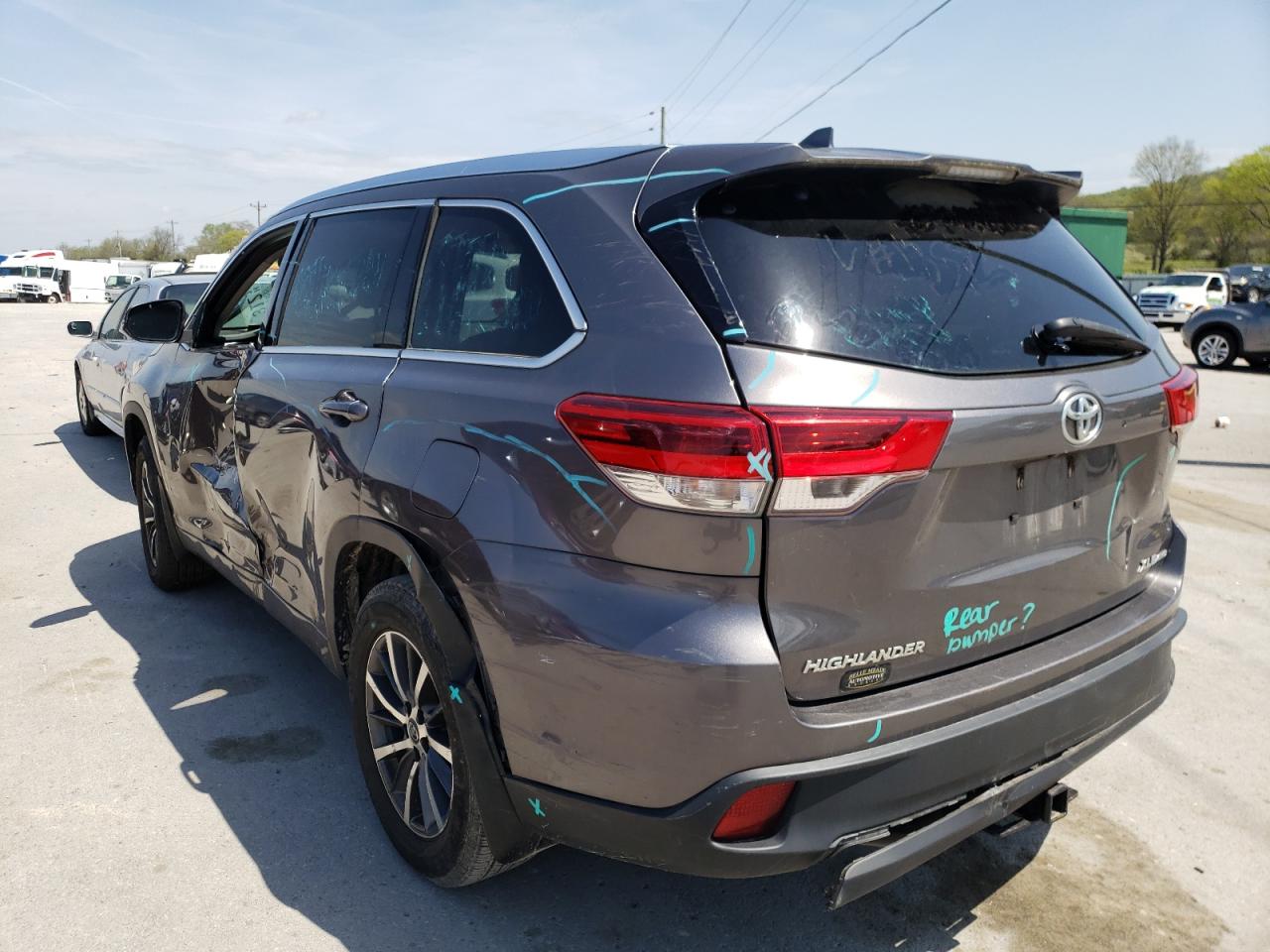 Photo 3 from auction – 2017 TOYOTA HIGHLANDER with VIN 5TDJZRFH9HS521352