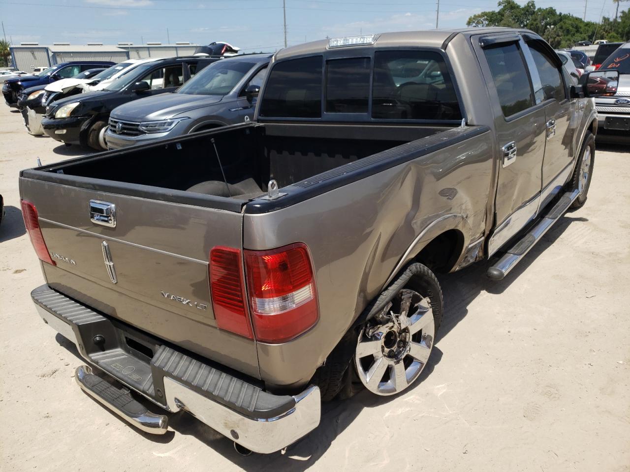 Photo 4 from auction – 2006 LINCOLN MARK LT with VIN 5LTPW16546FJ05181