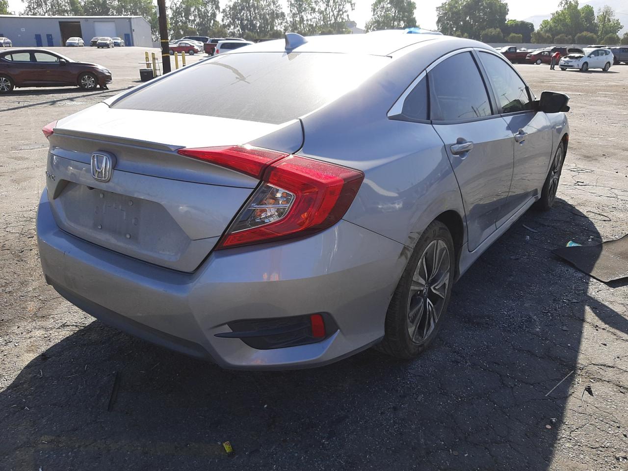 Photo 4 from auction – 2016 HONDA CIVIC EXL with VIN 2HGFC1F78GH645918