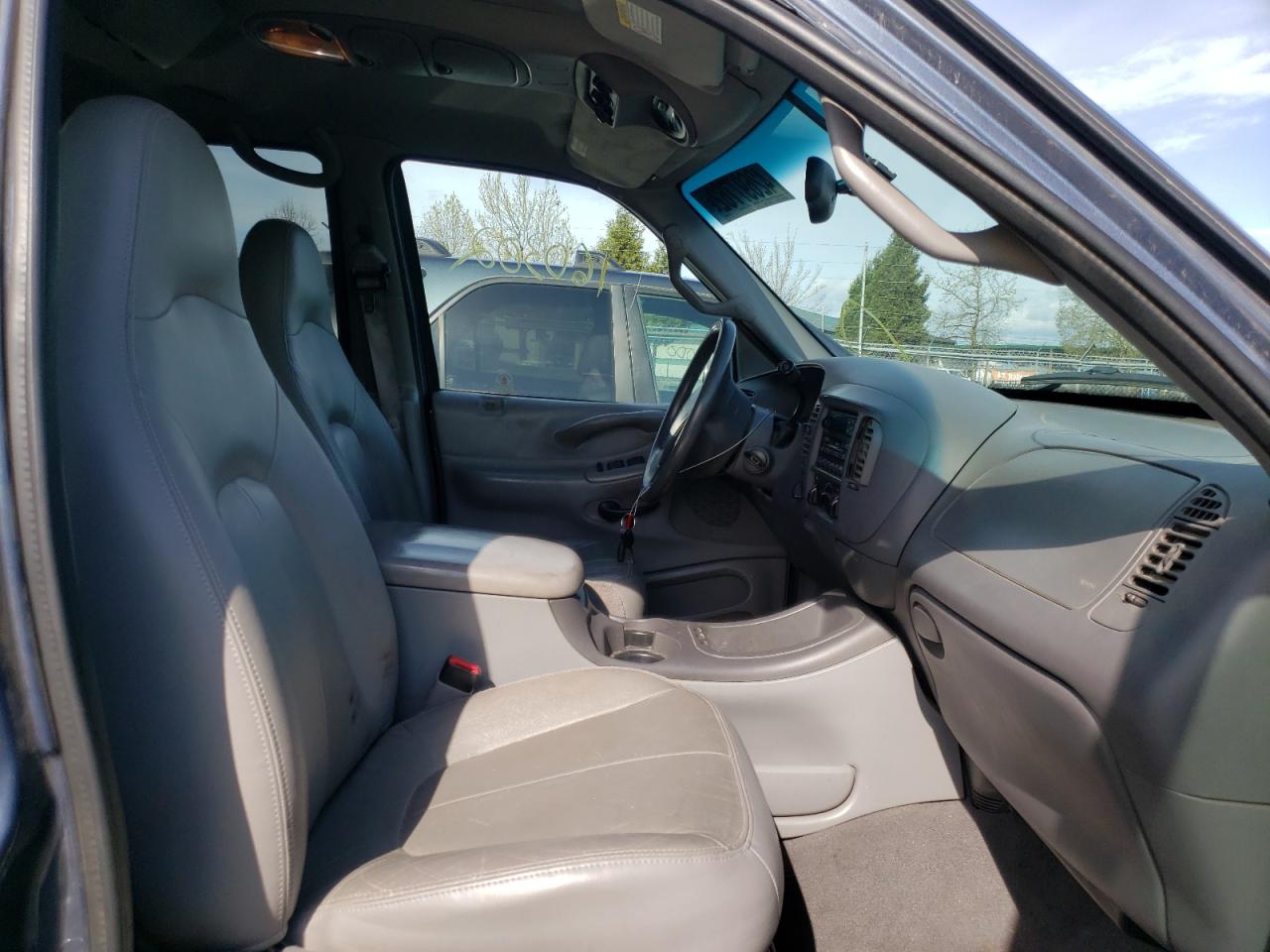 Photo 5 from auction – 2000 FORD EXPEDITION with VIN 1FMPU16L8YLB89464