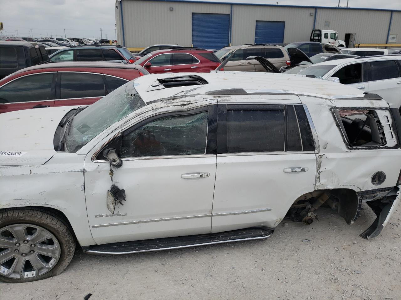 Photo 9 from auction – 2016 GMC YUKON DENA with VIN 1GKS1CKJ3GR457022