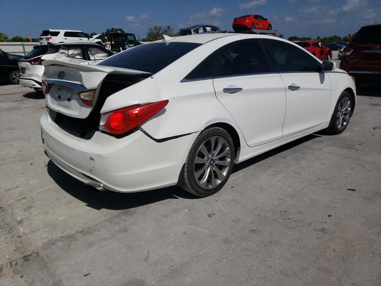 Photo 4 from auction – 2012 HYUNDAI SONATA SE with VIN 5NPEC4ABXCH444241