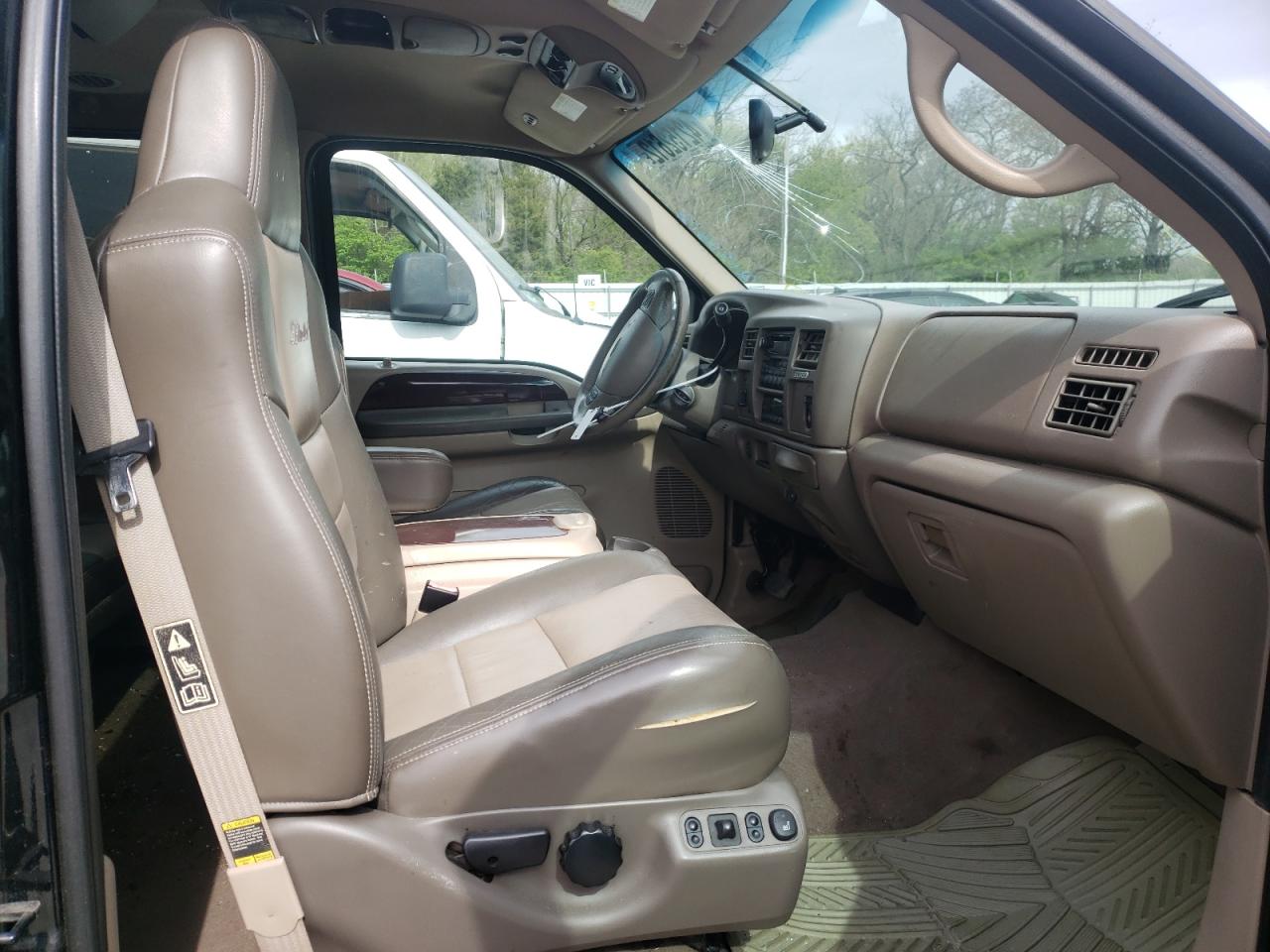 Photo 5 from auction – 2002 FORD EXCURSION with VIN 1FMNU43S12EC32493